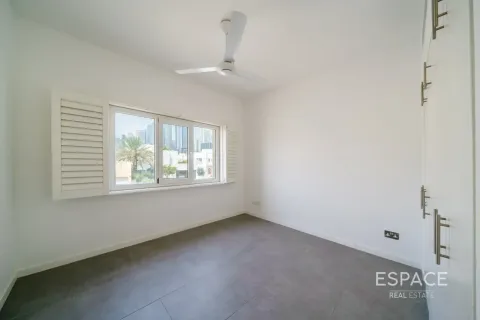 Villa te huur in Meadows, Dubai, VAE 5 slaapkamers, 391 vr.m., nr 738119 - foto 17