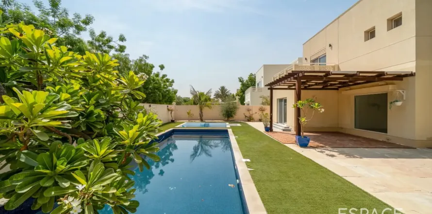 Villa in Meadows, Dubai, VAE 5 slaapkamers, 391 vr.m. nr 738119