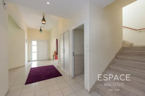 Huvila Meadows, Dubai, Arabiemiraatit 4 makuuhuonetta, 339 m2 № 738123 - kuva 3