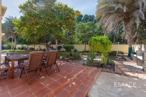 Huvila Meadows, Dubai, Arabiemiraatit 4 makuuhuonetta, 339 m2 № 738123 - kuva 2