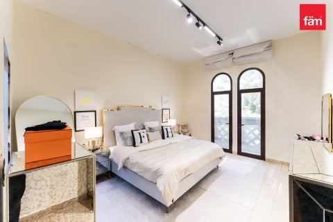 Řadový dům v Dubai, SAE 4 ložnice, 312 m² Č.: 765998 - fotografie 19