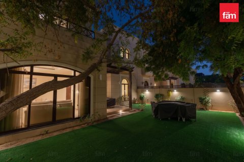 Řadový dům v Dubai, SAE 4 ložnice, 312 m² Č.: 765998 - fotografie 27