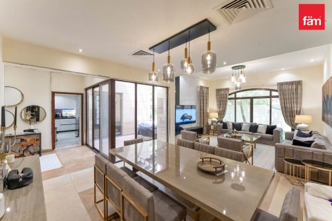 Řadový dům v Dubai, SAE 4 ložnice, 312 m² Č.: 765998 - fotografie 14