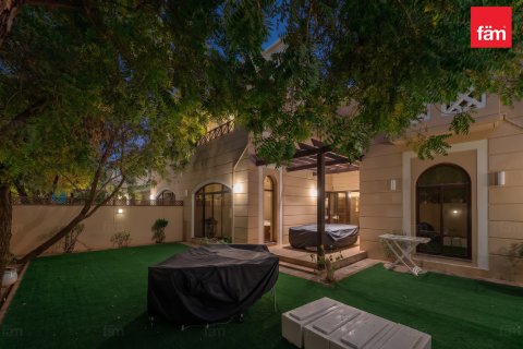 Řadový dům v Dubai, SAE 4 ložnice, 312 m² Č.: 765998 - fotografie 24