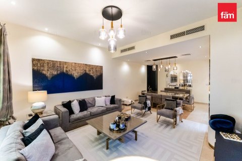 Városi lakóépület itt: Dubai, EAE, 4 hálószoba, 312 m², azonosító: 765998