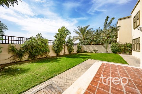 Villa in Jumeirah Park, Dubai, UAE 3 bedrooms, 284.56 sq.m. № 761316 - photo 2
