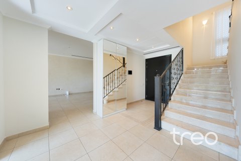 Villa in Jumeirah Park, Dubai, UAE 3 bedrooms, 284.56 sq.m. № 761316 - photo 14
