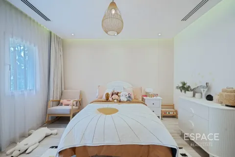 Villa en venta en Meadows, Dubai, EAU 5 dormitorios, 390 m2 № 737893 - foto 9