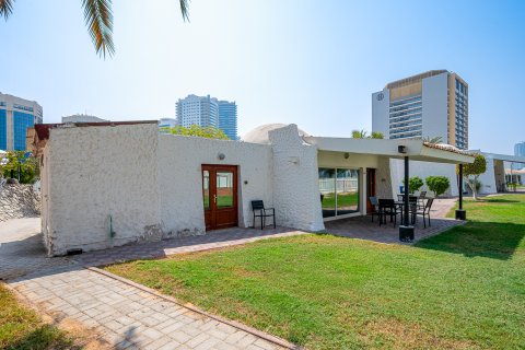 Villa para arrendamento em Al Majaz, Sharjah, EAU 3 quartos, 125.42 m2 № 749786 - foto 2