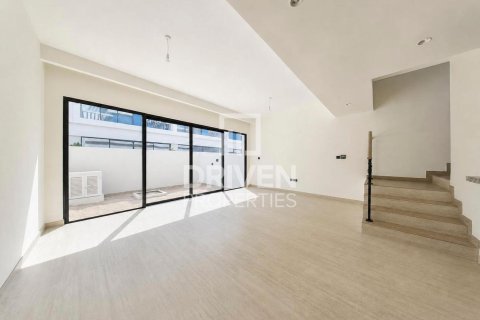 Adosado en Damac Lagoons, Dubai, EAU 5 dormitorios, 144 m² № 768684