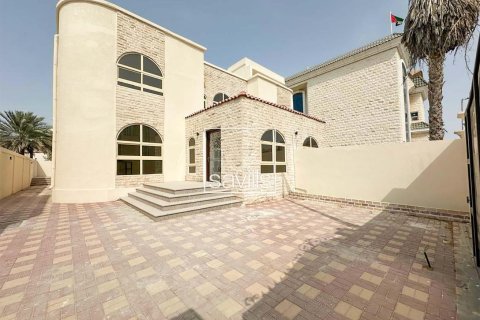 Villa in Muroor Area, Abu Dhabi, UAE 7 bedrooms, 549.99 sq.m. № 766891 - photo 3