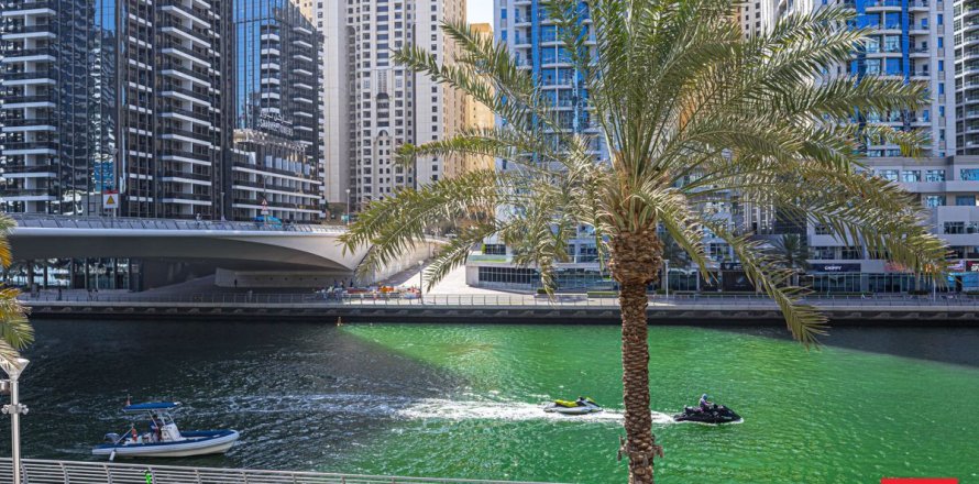 Apartment in Dubai Marina, UAE 3 bedrooms, 198.4 sq.m. № 712718