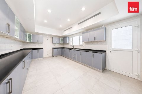Villa te koop in Dubai, VAE 5 slaapkamers, 930.2 vr.m., nr 708257 - foto 24