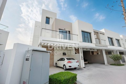 Townhouse in DAMAC Hills (Akoya by DAMAC), Dubai, UAE 5 bedrooms, 328.04 sq.m. № 745329