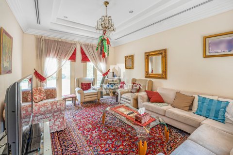 Villa til salgs i Meadows, Dubai, Emiratene 4 soverom, 827 kvm Nr. 663623 - Foto 3