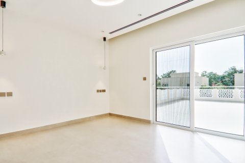 Vila di Meadows, Dubai, UAE 4 bilik tidur, 553.46 meter persegi № 750225 - foto 22