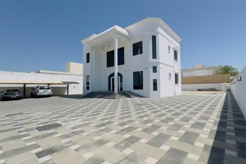 Villa sa Al Barsha, Dubai, UAE 4 silid-tulugan, 1393.55 sq.m. № 750222 - larawan 2