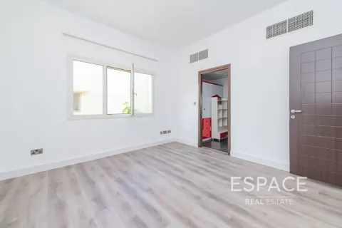 Vila v Meadows, Dubai, SAE 5 spální, 373 m2 č. 737804 - Fotografia 11