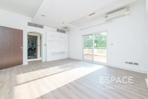 Vila v Meadows, Dubai, SAE 5 spální, 373 m2 č. 737804 - Fotografia 13
