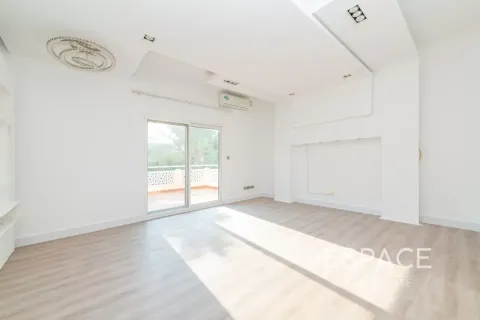 Vila v Meadows, Dubai, SAE 5 spální, 373 m2 č. 737804 - Fotografia 12