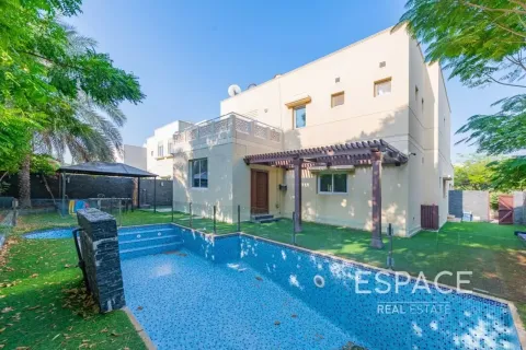 Villa asukohaga Meadows, Dubai, AÜE: 5 magamistoaga, 373 m² Nr 737804