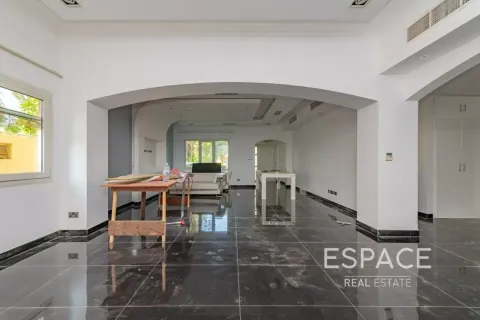 Vila v Meadows, Dubai, SAE 5 spální, 373 m2 č. 737804 - Fotografia 3