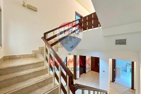 Vilë në Airport Road, Abu Dhabi, Emiratet e Bashkuara Arabe 4 dhoma gjumi, 443.1 m2. № 517434 - Foto 9