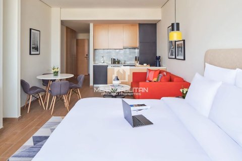 Apartment in Jumeirah Village Triangle, Dubai, UAE 46 sq.m. № 730229 - photo 2