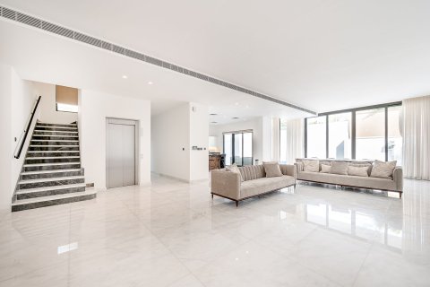 Jumeirah, Dubai, BAE’de kiralık villa 5 yatak odası, 1225.21 m&sup2; No 750415 - fotoğraf 2