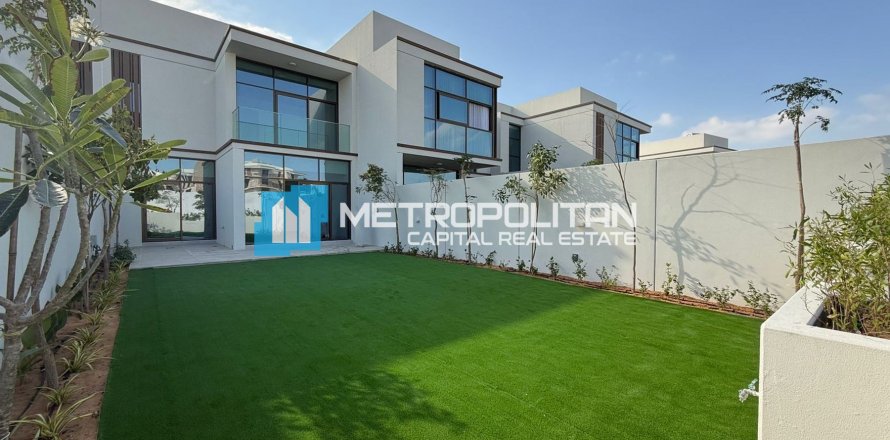 Kuća u nizu u gradu Abu Dhabi, UAE 2 spavaće sobe, 126.6 m2 Br. 687769
