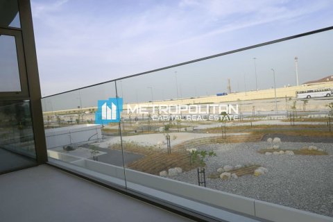 Townhouse in Abu Dhabi, UAE 4 bedrooms, 453.1 sq.m. № 686529 - photo 2