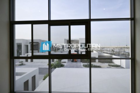 Townhouse in Abu Dhabi, UAE 4 bedrooms, 453.1 sq.m. № 686529 - photo 13