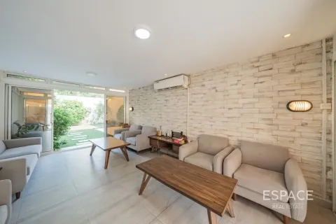 Townhouse di DAMAC Hills (Akoya by DAMAC), Dubai, UEA 4 kamar tidur, 297 m2 nomor 661078 - foto 18