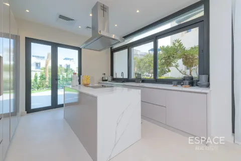 Adosado en venta en Palm Jumeirah, Dubai, EAU 4 dormitorios, 303 m2 № 661079 - foto 4