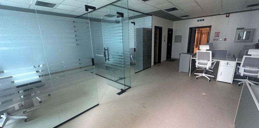 Dubai、UAEにあるオフィス 72.2 m2 No711710