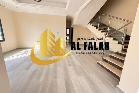 فيلا للإيجار في Al Riqqa، الشارقة، الإمارات العربية المتحدة 604 متر مربع ، رقم 656040 - صورة 2