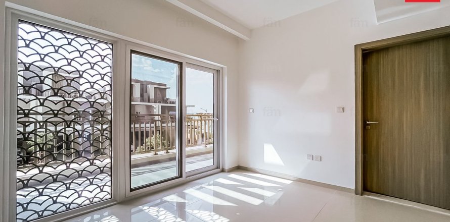 Townhouse in Dubai, UAE 3 bedrooms, 112.2 sq.m. № 705739