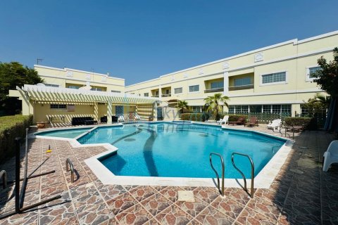 Villa à Jumeirah, Dubai, EAU: 4 chambres, 279 m2 № 645113