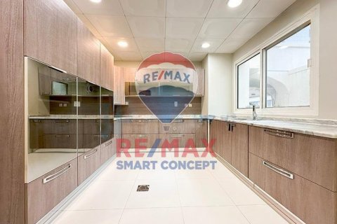 Vila di Airport Road, Abu Dhabi, UAE 4 bilik tidur, 474 meter persegi № 517436 - foto 26