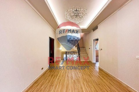 Vila di Airport Road, Abu Dhabi, UAE 4 bilik tidur, 474 meter persegi № 517436 - foto 17