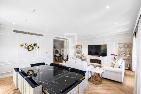 Villa te koop in Jumeirah, Dubai, VAE 4 slaapkamers, 450.21 vr.m., nr 761504 - foto 2