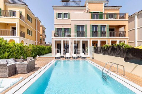 Jumeirah, Dubai, संयुक्त अरब अमीरात में विला, 4 बेडरूम, 450.21 वर्ग मीटर, संख्या 761504