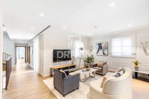 Villa te koop in Jumeirah, Dubai, VAE 4 slaapkamers, 450.21 vr.m., nr 761504 - foto 7