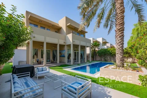 Villa i Arabian Ranches, Dubai, UAE 3 soveværelser, 299 kvm № 737937