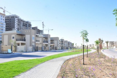 Land in Dubai, UAE № 701039