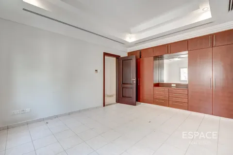 Vila di Meadows, Dubai, UAE 5 bilik tidur, 571 meter persegi № 738203 - foto 15