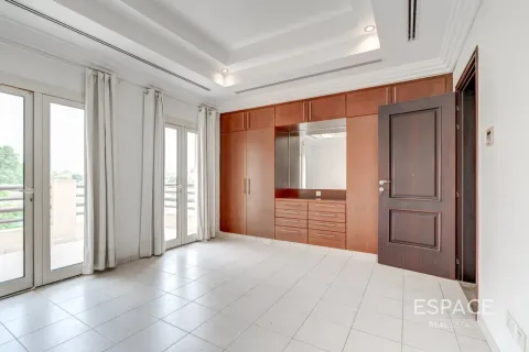 Vila di Meadows, Dubai, UAE 5 bilik tidur, 571 meter persegi № 738203 - foto 17