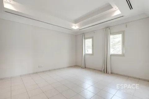 Vila di Meadows, Dubai, UAE 5 bilik tidur, 571 meter persegi № 738203 - foto 14