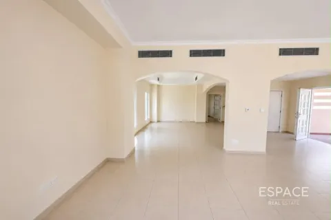 וילה להשכרה ב Meadows, Dubai, איחוד האמירויות  3 חדרי שינה, 320 מ"ר, מספר 738206 - תמונה 9
