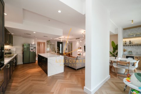 Villa in Motor City, Dubai, UAE 3 bedrooms, 240 sq.m. № 765851 - photo 4